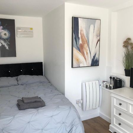 Lovely Modern Decorated 1 Bed Studio Newport  Eksteriør bilde