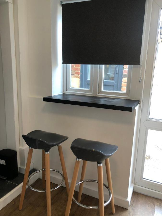 Lovely Modern Decorated 1 Bed Studio Newport  Eksteriør bilde