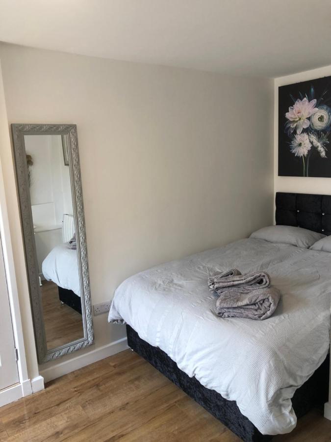 Lovely Modern Decorated 1 Bed Studio Newport  Eksteriør bilde