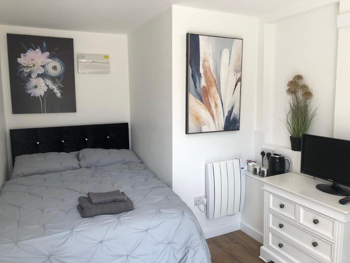 Lovely Modern Decorated 1 Bed Studio Newport  Eksteriør bilde